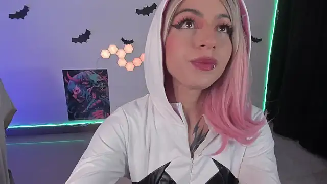 Snapshot of cyberzoe chatting on October 8, 2025, 12:12 am cyberzoe online show from October 8, 2025, 12:12 am