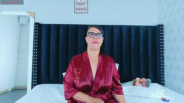 hotlatinateacher online show from April 19, 2026, 12:17 pm