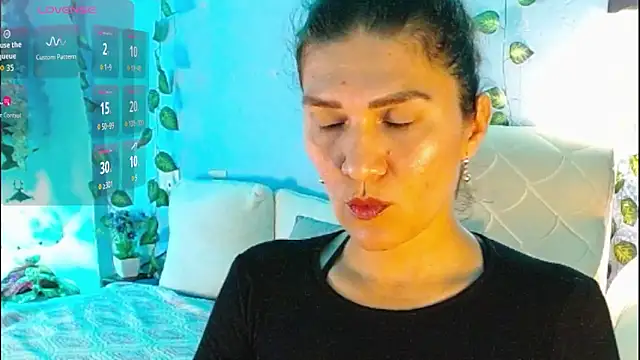 venus swet  online show from November 12, 2025, 11:30 pm