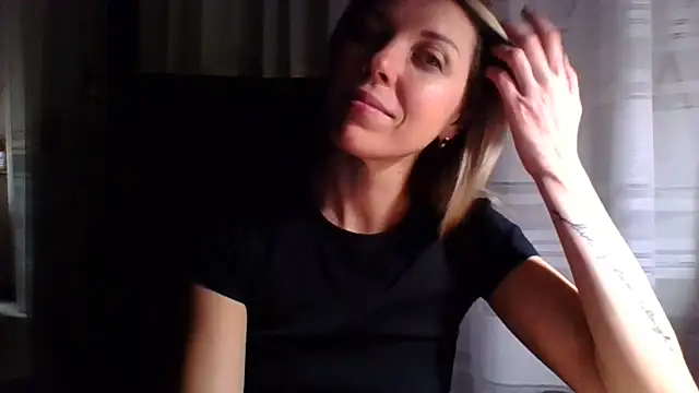 Snapshot of VelvetLove287 chatting on December 16, 2025, 8:13 pm VelvetLove287 online show from December 16, 2025, 8:13 pm