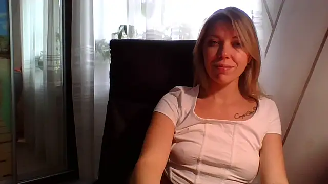 Snapshot of VelvetLove287 chatting on February 3, 2026, 8:19 am VelvetLove287 online show from February 3, 2026, 8:19 am