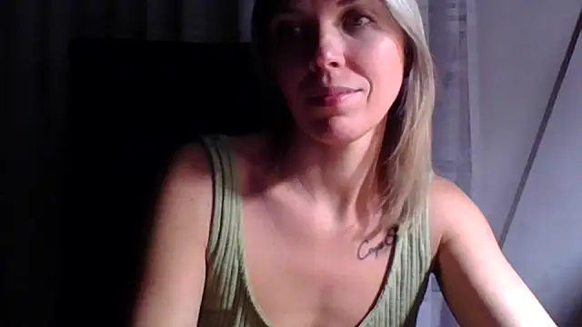 Snapshot of VelvetLove287 chatting on December 22, 2025, 5:35 pm VelvetLove287 online show from December 22, 2025, 5:35 pm