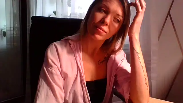 Snapshot of VelvetLove287 chatting on December 19, 2025, 8:17 am VelvetLove287 online show from December 19, 2025, 8:17 am