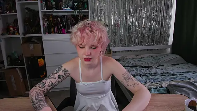 School Love online show from March 27, 2026, 8:26 am