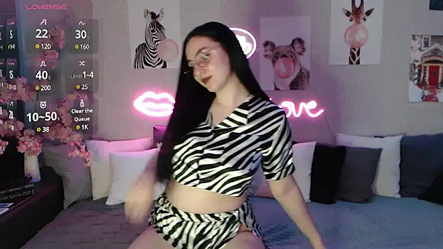 Snapshot of Fluffy_Tiffy chatting on February 11, 2025, 2:03 am Fluffy Tiffy online show from February 11, 2025, 2:03 am