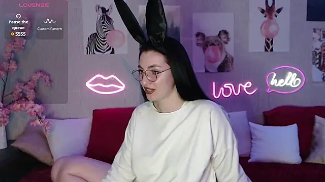 Snapshot of Fluffy_Tiffy chatting on February 13, 2025, 7:03 am Fluffy Tiffy online show from February 13, 2025, 7:03 am