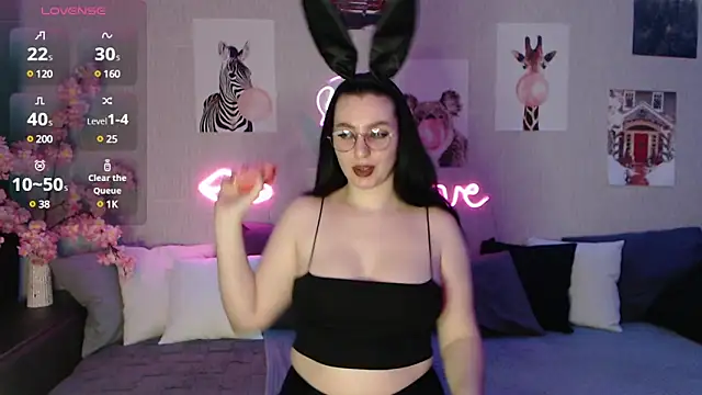 Snapshot of Fluffy_Tiffy chatting on February 12, 2025, 12:48 am Fluffy Tiffy online show from February 12, 2025, 12:48 am