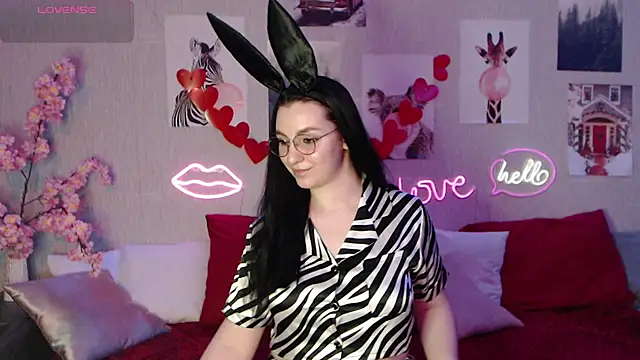 Snapshot of Fluffy_Tiffy chatting on February 15, 2025, 4:03 am Fluffy Tiffy online show from February 15, 2025, 4:03 am
