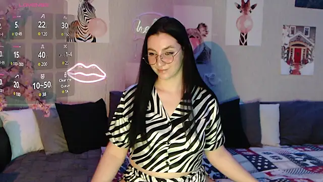 Snapshot of Fluffy_Tiffy chatting on February 4, 2025, 5:10 am Fluffy Tiffy online show from February 4, 2025, 5:10 am