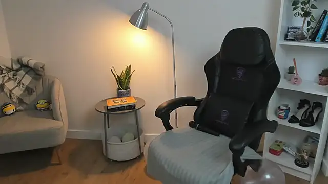  BellaEvans  online show from March 18, 2025, 9:01 am