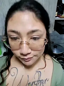 Snapshot of Mia_Ruiz chatting on October 30, 2025, 2:10 am Mia Ruiz online show from October 30, 2025, 2:10 am