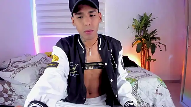 Snapshot of aldrinwhite chatting on September 17, 2025, 6:21 pm aldrinwhite online show from September 17, 2025, 6:21 pm
