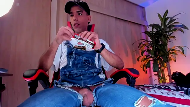 aldrinwhite online show from April 18, 2026, 5:37 pm