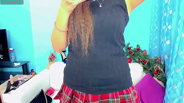 LindaaLu online show from January 13, 2026, 5:22 am