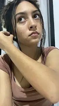 Snapshot of Emelie_Ch1 chatting on March 6, 2025, 2:19 am Emelie Ch1 online show from March 6, 2025, 2:19 am