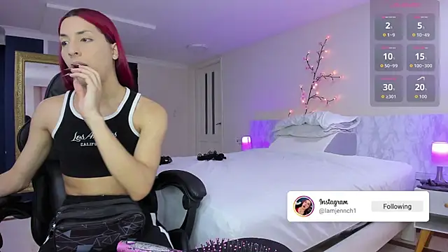 charolbruce 1 online show from November 6, 2025, 12:31 pm