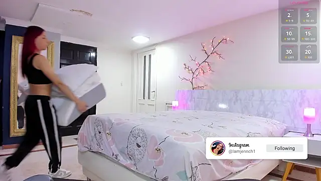 charolbruce 1 online show from March 26, 2026, 11:52 am