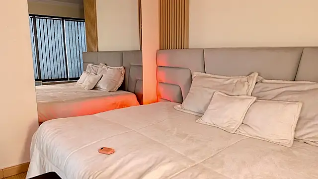 Zoe Benson online show from March 16, 2026, 12:31 pm