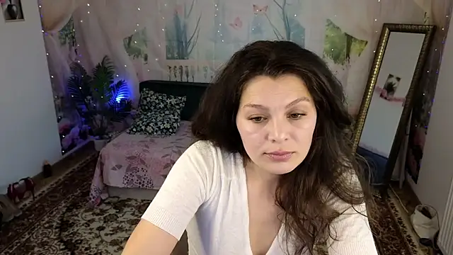 Snapshot of MadameDeFeu chatting on June 2, 2026, 6:57 am MadameDeFeu online show from June 2, 2026, 6:57 am
