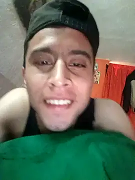 Snapshot of Mich_Stev9524 chatting on December 21, 2025, 2:30 pm Mich Stev9524 online show from December 21, 2025, 2:30 pm