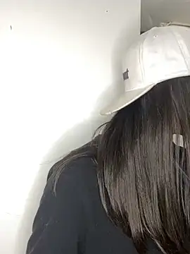 Snapshot of BarbieHotLaura chatting on March 13, 2025, 9:26 pm BarbieHotLaura online show from March 13, 2025, 9:26 pm