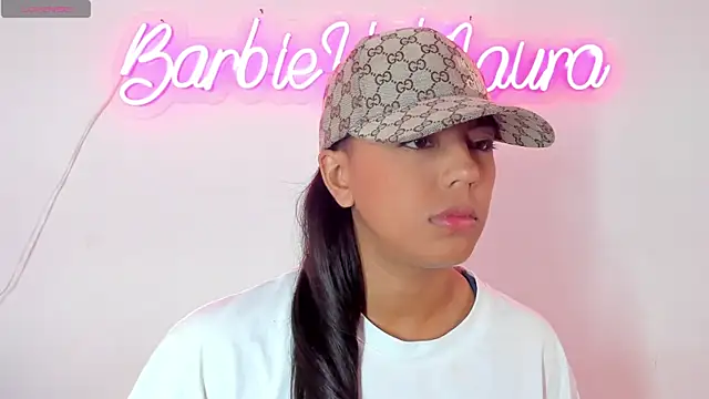 Snapshot of BarbieHotLaura chatting on March 20, 2025, 6:42 pm BarbieHotLaura online show from March 20, 2025, 6:42 pm
