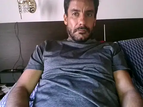 elkike1980 online show from May 18, 2026, 9:30 pm