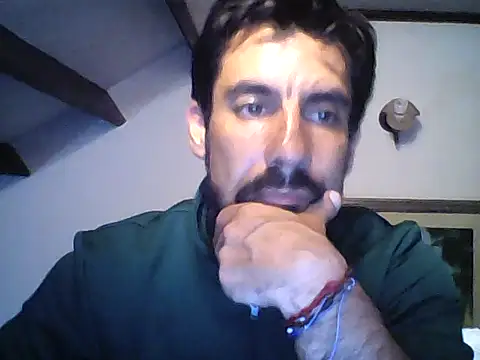 elkike1980 online show from June 6, 2026, 2:06 am