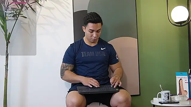 Snapshot of Ryan_Hunt chatting on February 17, 2025, 1:00 pm Ryan Hunt online show from February 17, 2025, 1:00 pm