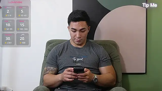 Snapshot of Ryan_Hunt chatting on February 14, 2025, 2:44 pm Ryan Hunt online show from February 14, 2025, 2:44 pm