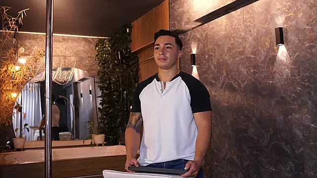 Ryan Hunt online show from November 27, 2025, 12:16 pm