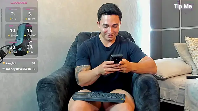 Snapshot of Ryan_Hunt chatting on March 1, 2025, 9:37 pm Ryan Hunt online show from March 1, 2025, 9:37 pm