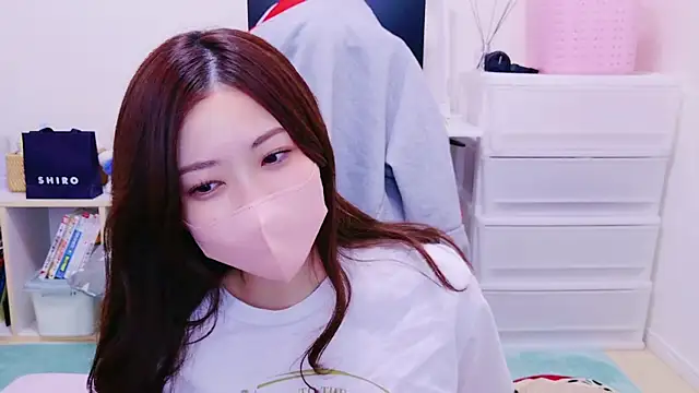 Snapshot of oxo_yuna_oxo chatting on January 5, 2025, 5:30 am oxo yuna oxo online show from January 5, 2025, 5:30 am