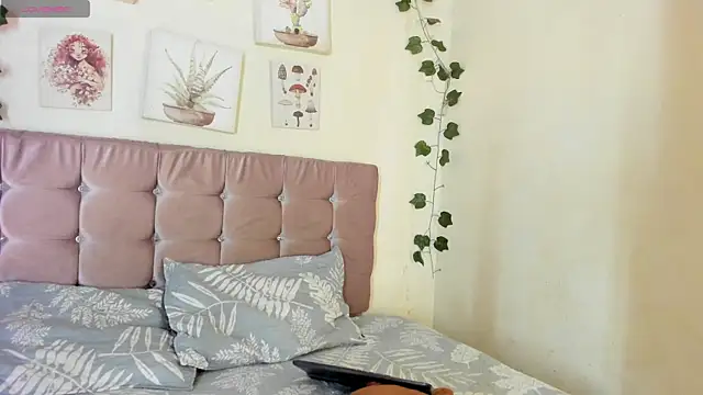 Snapshot of sara_sophieee chatting on March 5, 2025, 3:18 am sara sophieee online show from March 5, 2025, 3:18 am