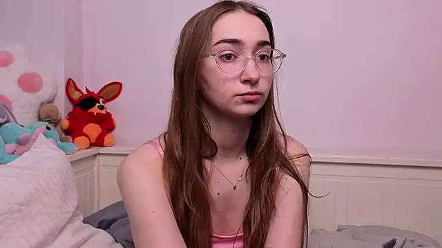 Snapshot of PollyBeev chatting on June 5, 2026, 7:25 am PollyBeev online show from June 5, 2026, 7:25 am