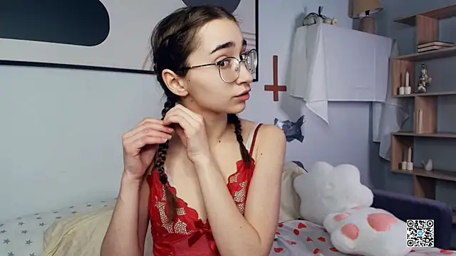 PollyBeev online show from October 28, 2025, 7:29 am