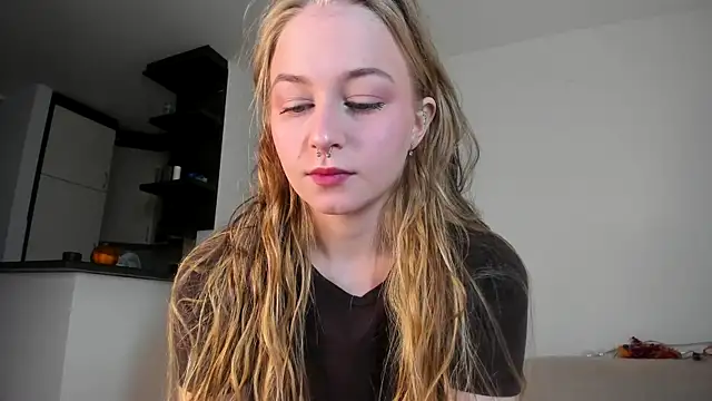 MiaMews online show from October 27, 2025, 12:50 pm