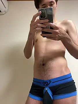 ryusei18570 online show from April 3, 2026, 7:42 pm