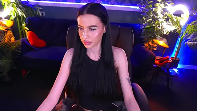 Snapshot of Snow_WhiteeeX chatting on February 26, 2025, 1:57 am Snow WhiteeeX online show from February 26, 2025, 1:57 am