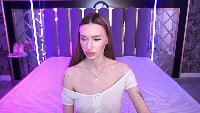Snapshot of Snow_WhiteeeX chatting on May 3, 2026, 5:45 am Snow WhiteeeX online show from May 3, 2026, 5:45 am