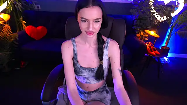 Snapshot of Snow_WhiteeeX chatting on February 24, 2025, 10:58 pm Snow WhiteeeX online show from February 24, 2025, 10:58 pm
