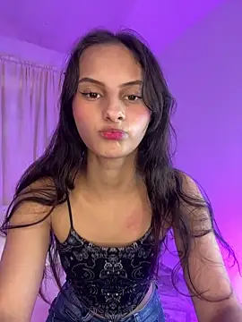 ninaht online show from February 4, 2026, 9:21 pm