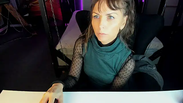 Elizabe th online show from February 9, 2025, 9:17 pm