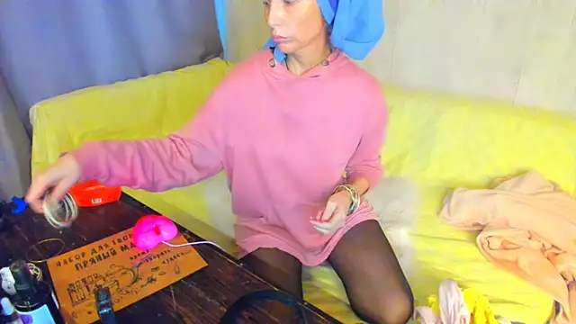 Snapshot of Elizabe_th chatting on May 15, 2026, 5:55 pm Elizabe th online show from May 15, 2026, 5:55 pm