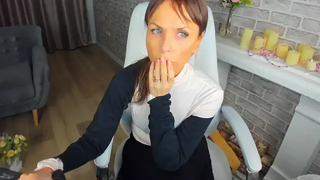 Elizabe th online show from February 14, 2025, 1:34 am