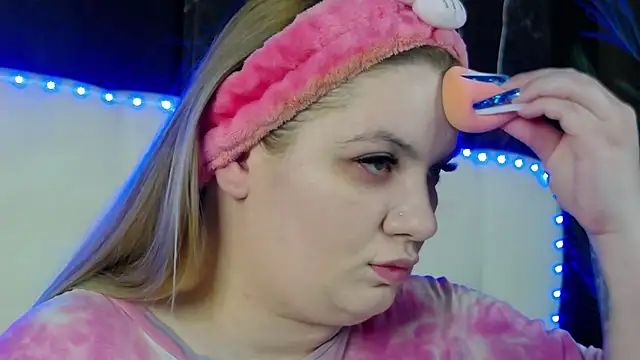 MelanieBrownn online show from April 13, 2026, 4:49 am