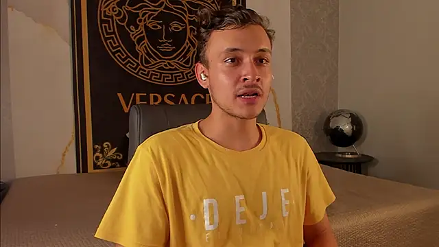 Desmon Clark online show from September 14, 2025, 12:44 am