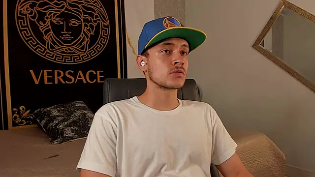 Desmon Clark online show from September 23, 2025, 9:33 pm