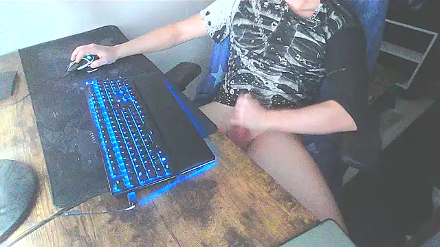 WouldLovetoFuckYou666 online show from December 8, 2024, 5:11 pm