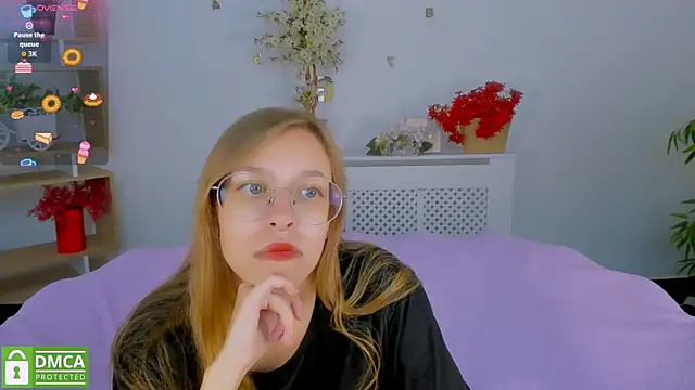 LayriantaVee online show from September 10, 2025, 6:01 am